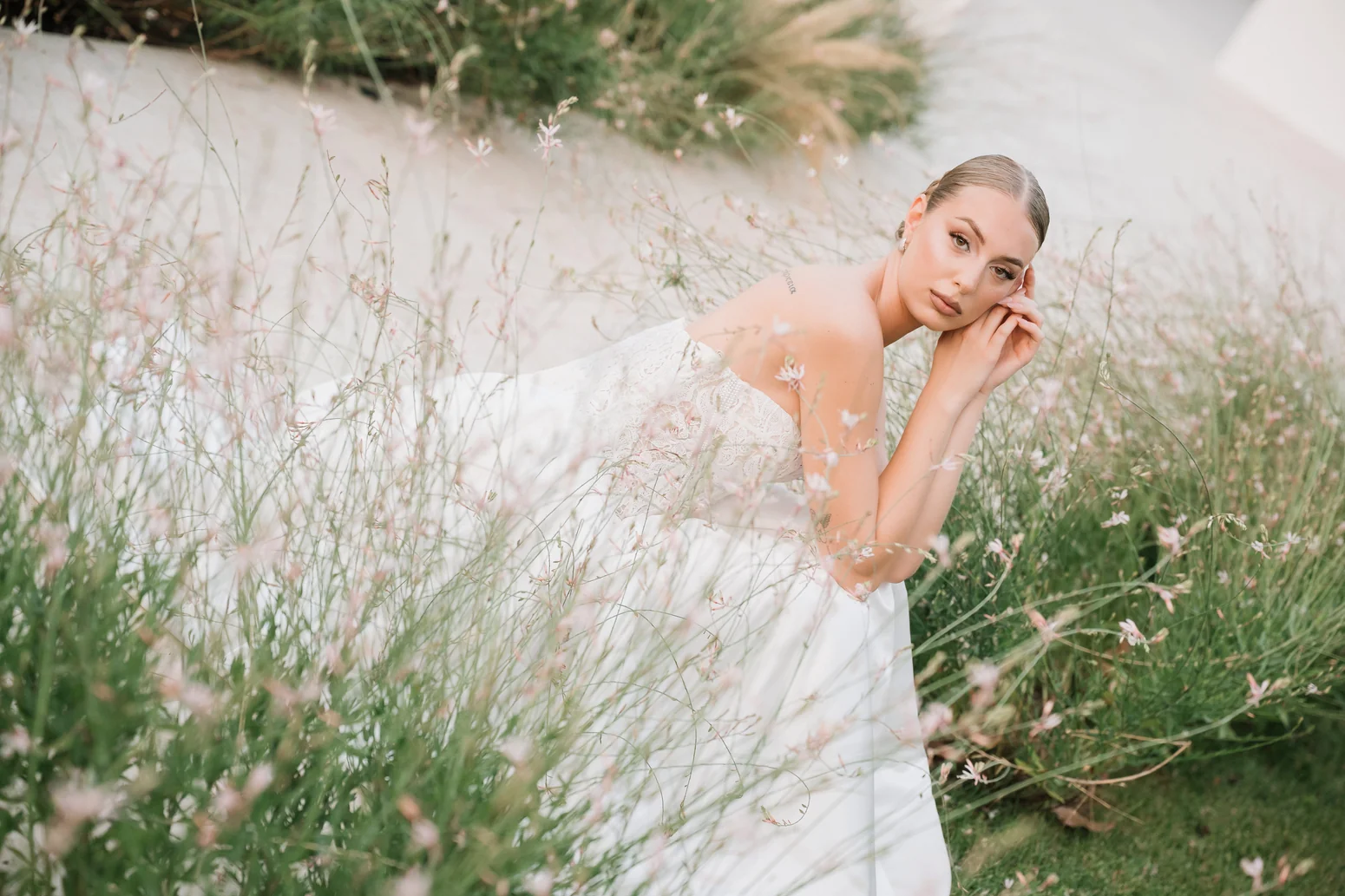 Elegant editorial bridal portrait in natural light, photography by Mauro Silvestre